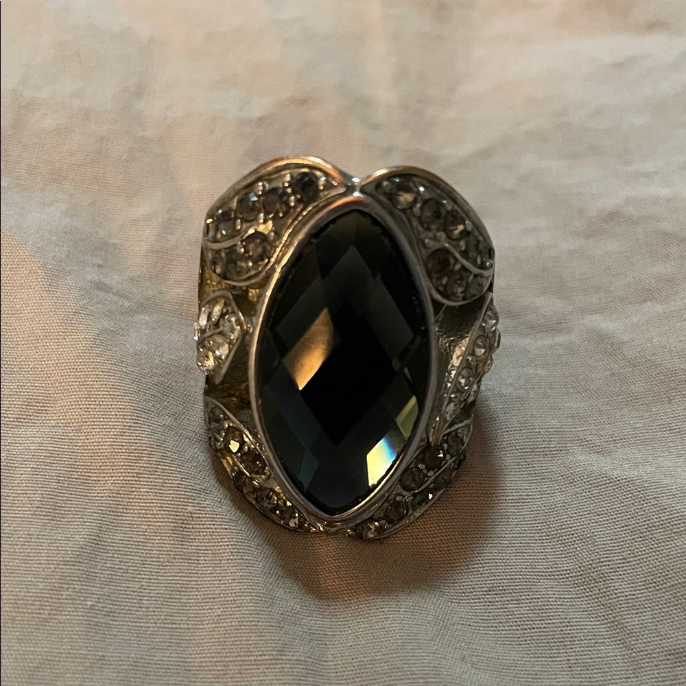Elegant Silver and Dark Gray Women's Ring Size 8